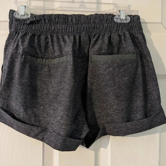 Lululemon Spring Break Away Short II‎ - size 4 Heather Lux Gray - Picture 6 of 7